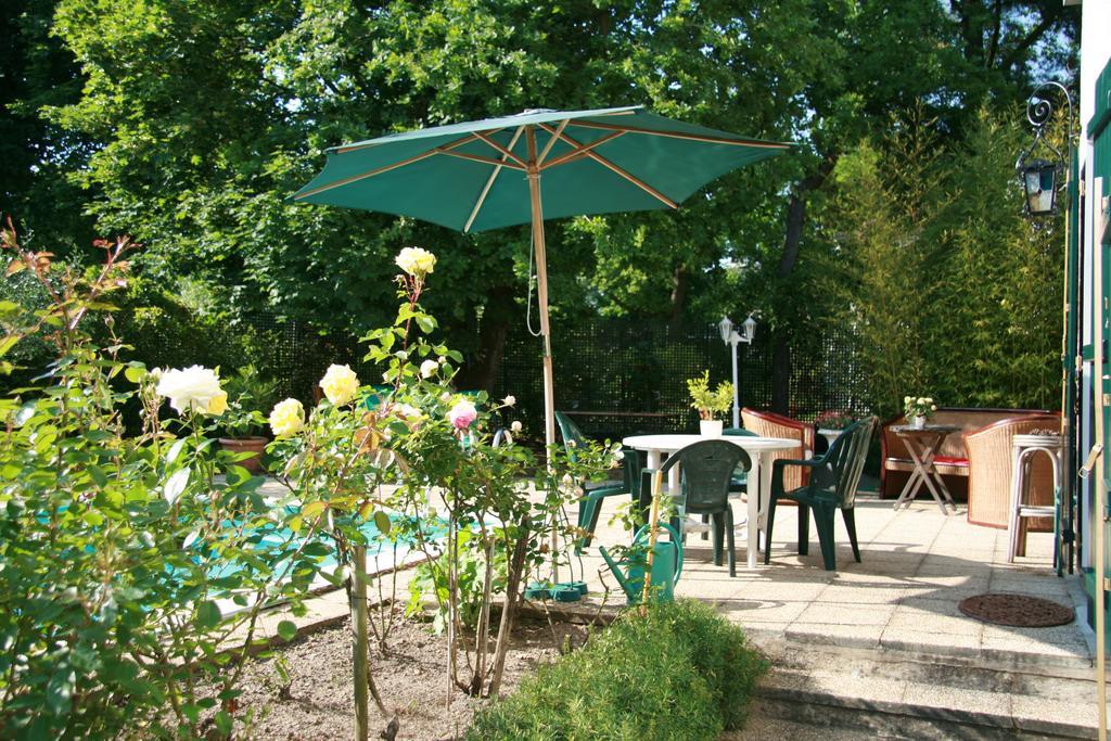 Les Hibiscus Bed and Breakfast Maisons-Laffitte Esterno foto
