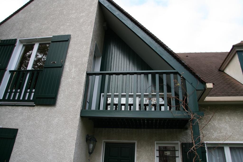 Les Hibiscus Bed and Breakfast Maisons-Laffitte Esterno foto