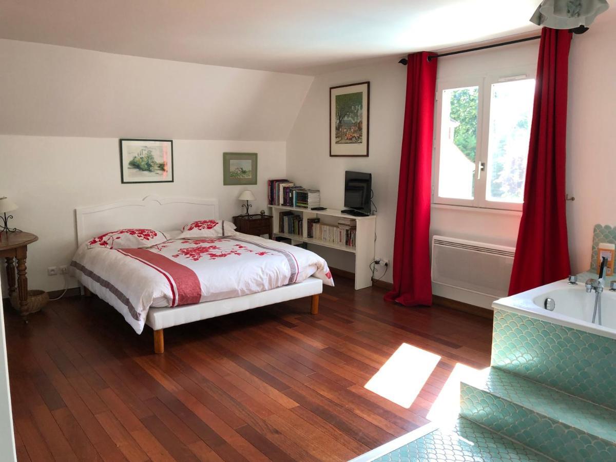 Les Hibiscus Bed and Breakfast Maisons-Laffitte Esterno foto